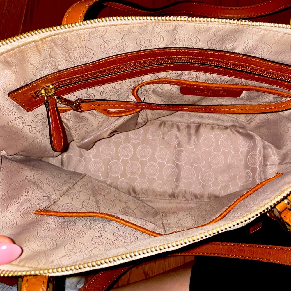 ⭕️SOLD⭕️ Michael Kors purse